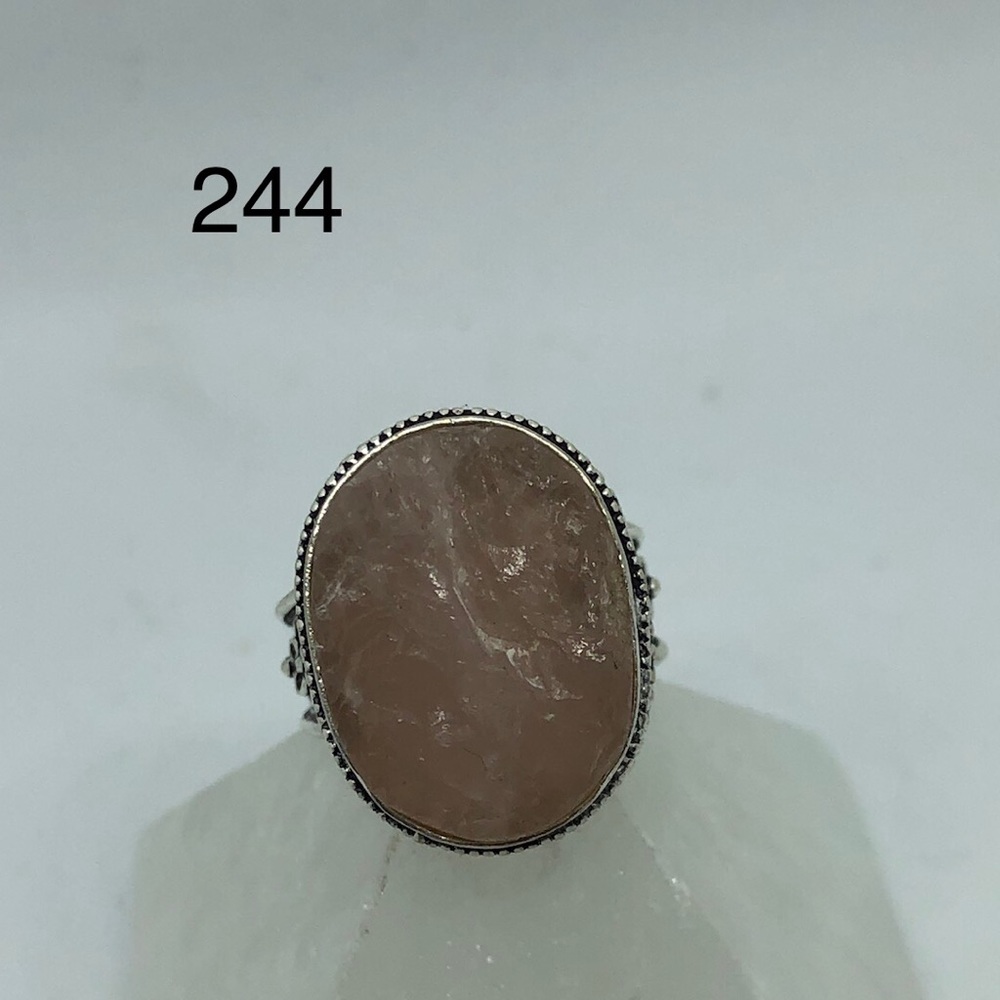Rough rose quartz ring